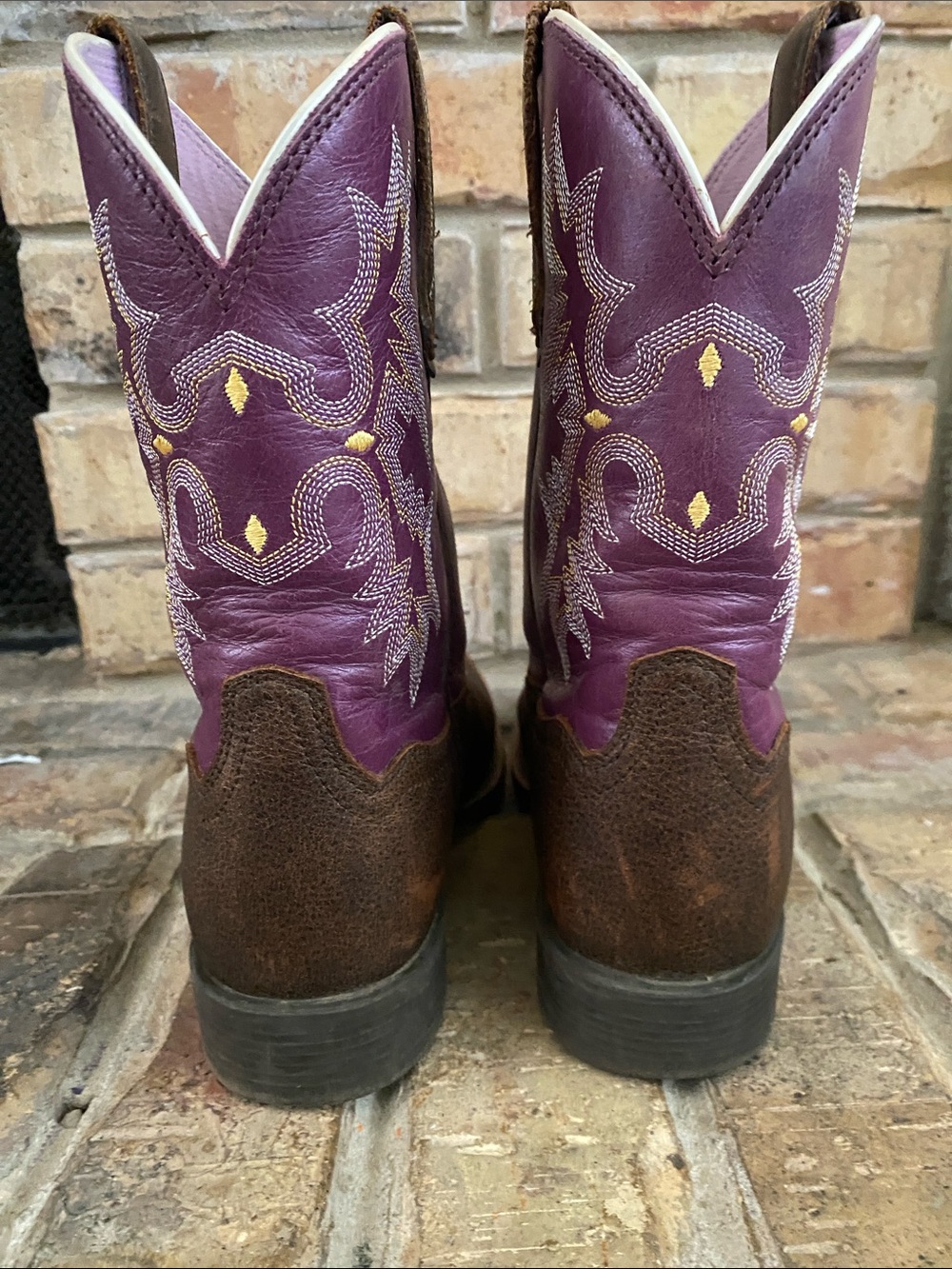 ARIAT GIRLS' TOMBSTONE WESTERN BOOTS - BROAD SQUARE TOE - Picture 3 of 8